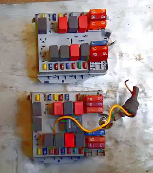 fusibles antiguos y rotos